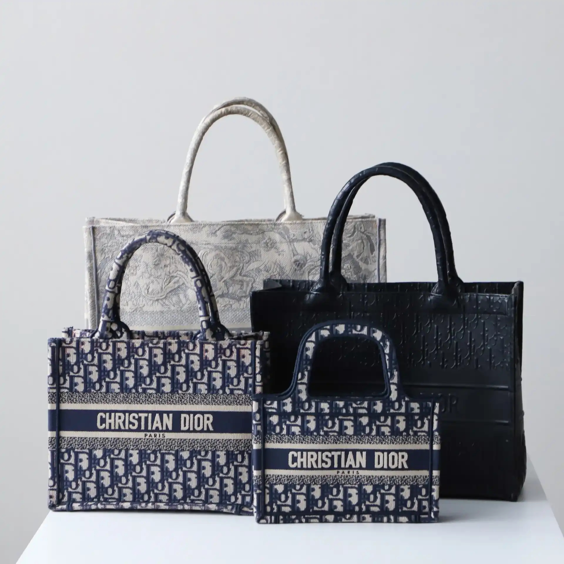 【保存版】Diorブックトート全4サイズ徹底比較！失敗しない選び方