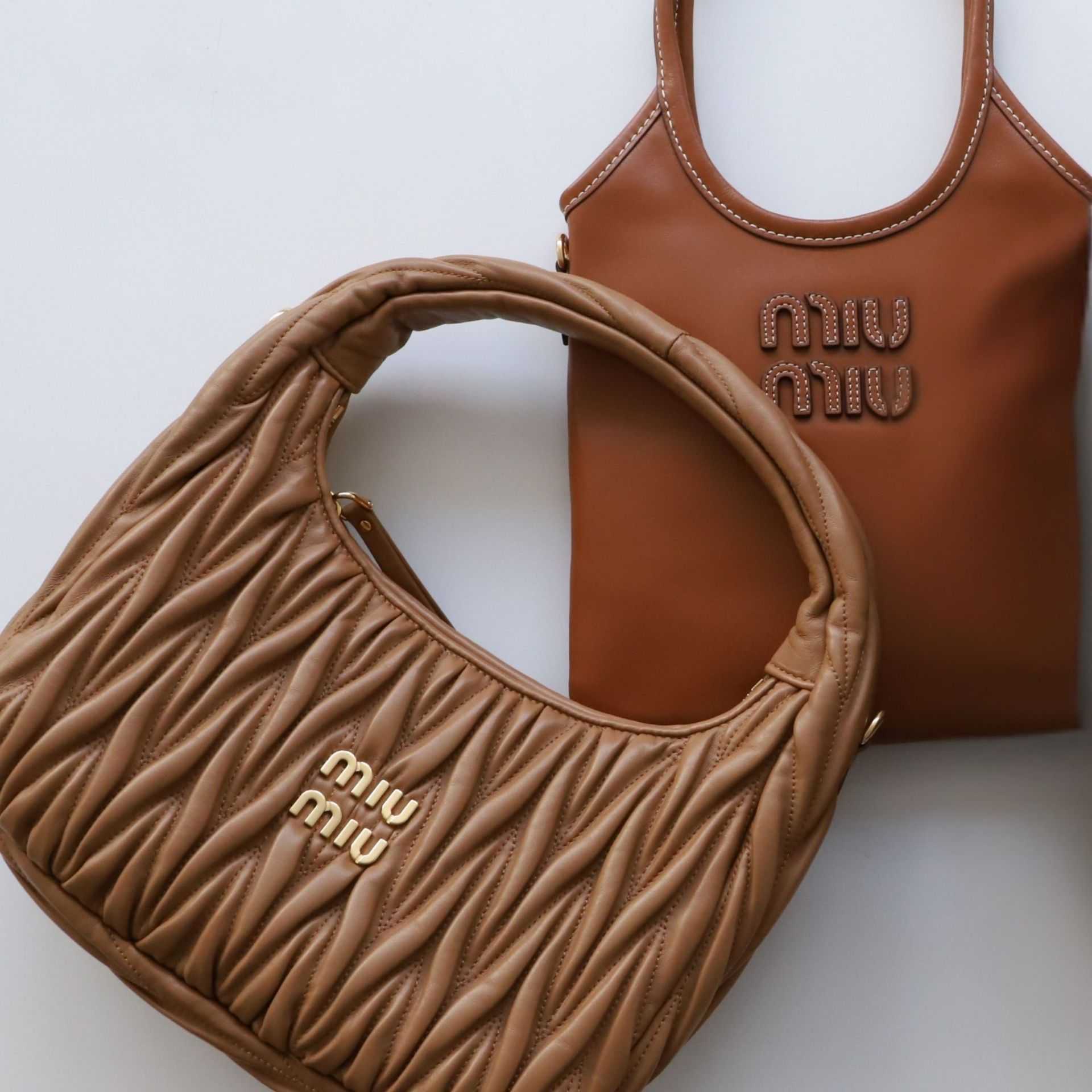 MIU MIU（ミュウミュウ）のバッグは年齢で選ばない｜ワンダー＆アイビーの魅力と選び方