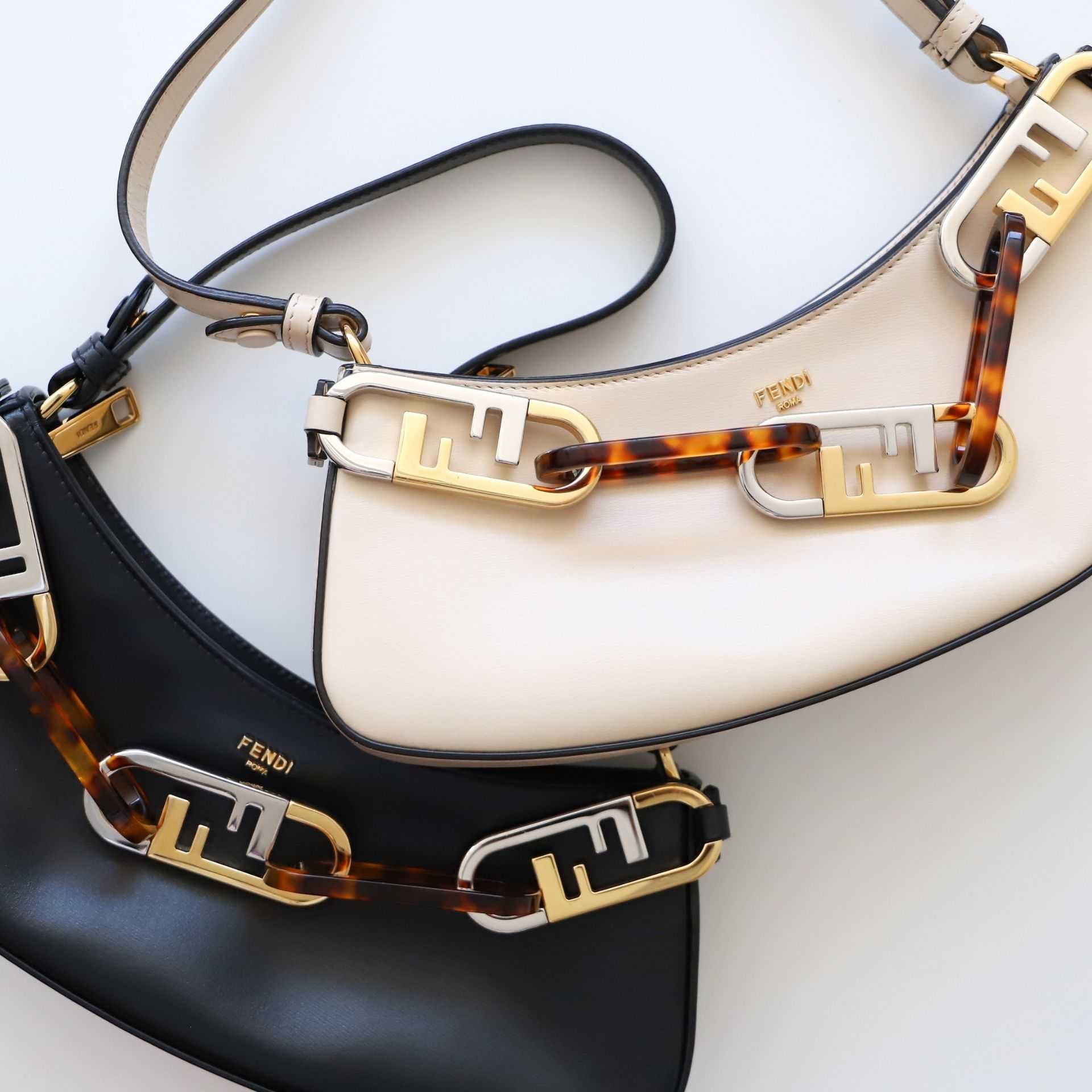 【レビュー】FENDI「オーロック スウィング ホーボー」は本当に使える？サイズ感・収納力を徹底解説