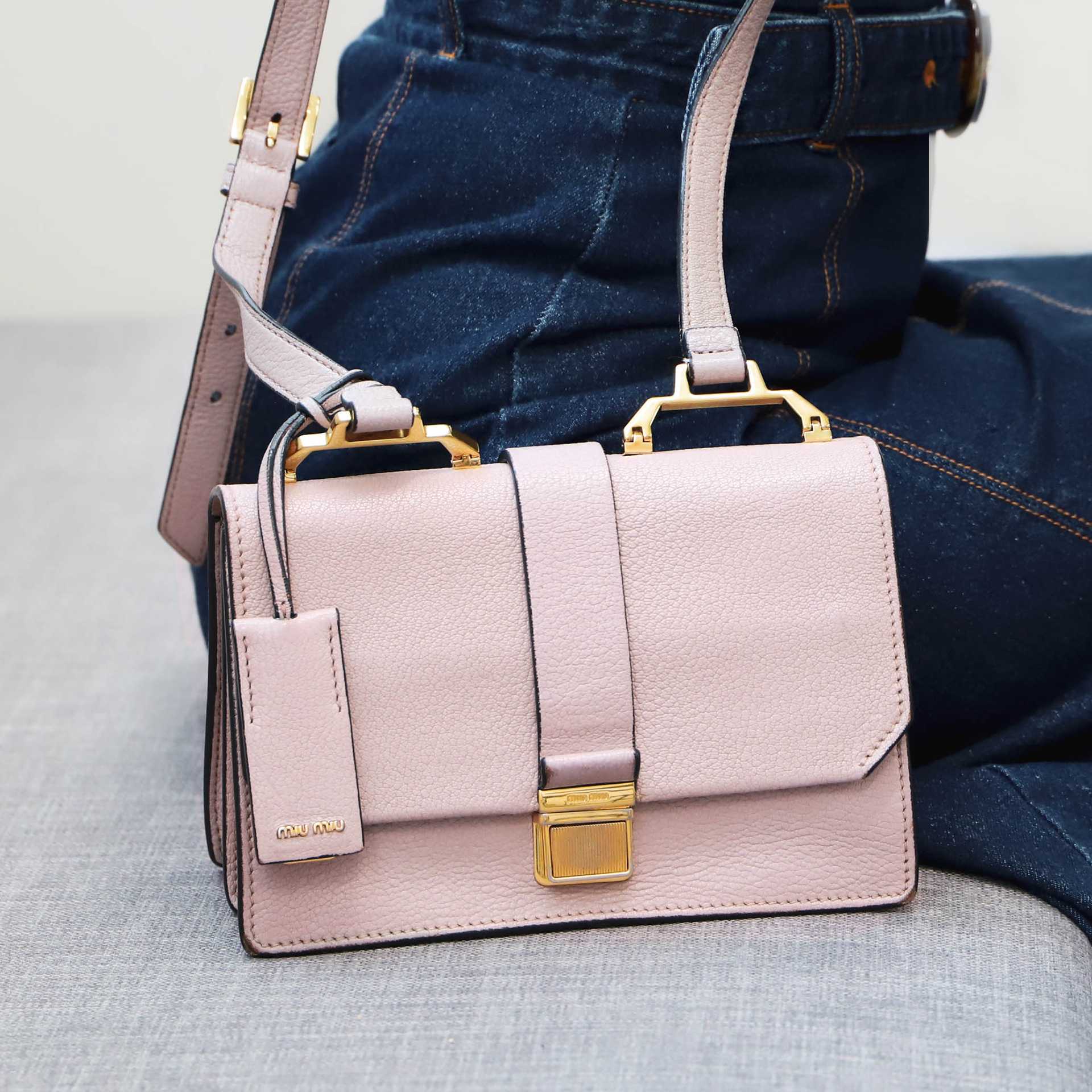 ミュウミュウ人気バッグ10選！女子なら一度は持ってみたい♪