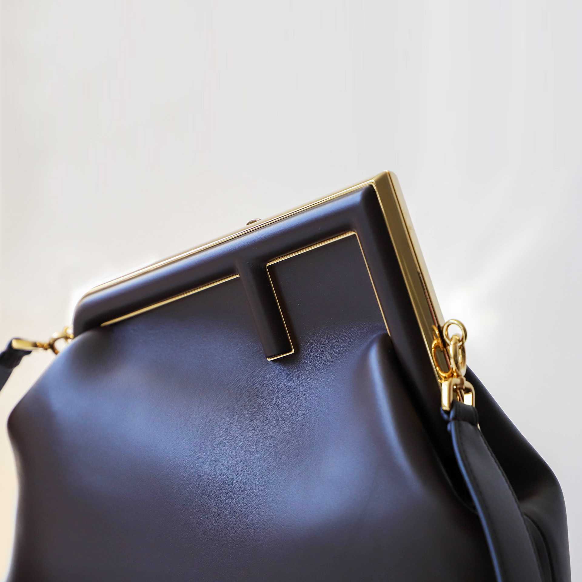 スタイリッシュなフォルムが人気♡FENDI FIRST（フェンディ ファースト）