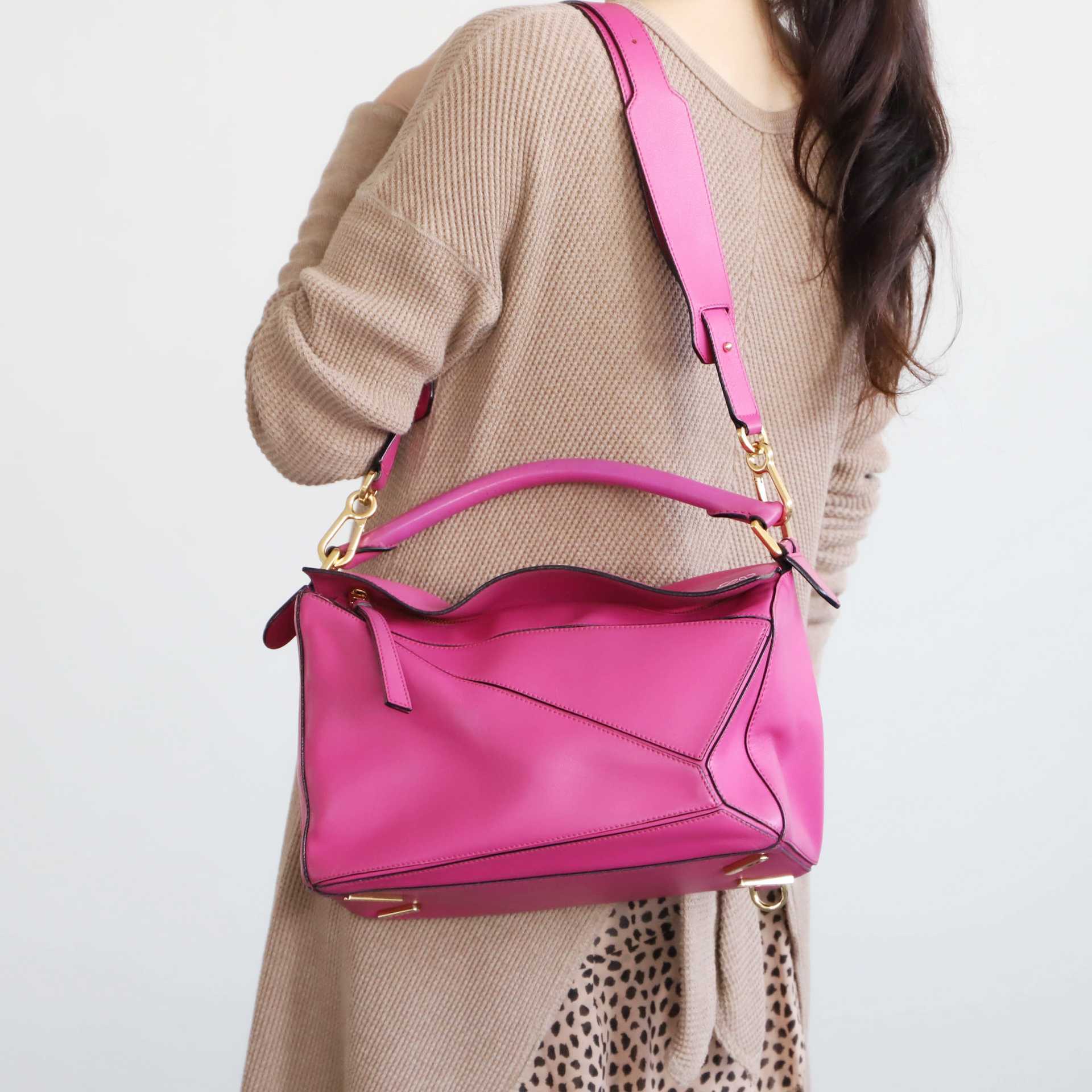 ジェンダーレスでユニークなデザインが特徴！ LOEWE（ロエベ）「パズル バッグ」とは？