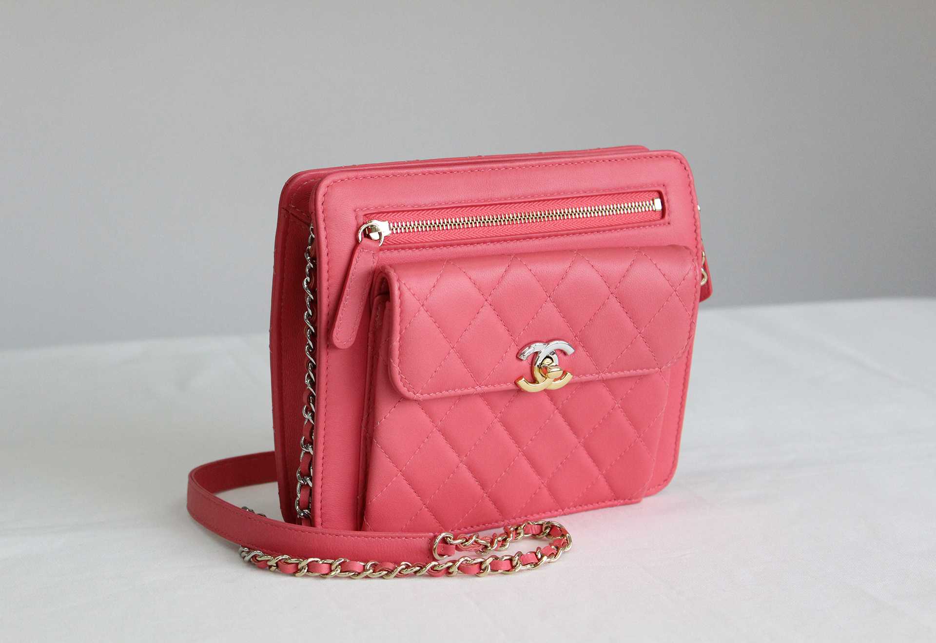 シャネル人気バッグ10選！世界中のセレブ達から愛され、芸能人の愛用率もダントツ